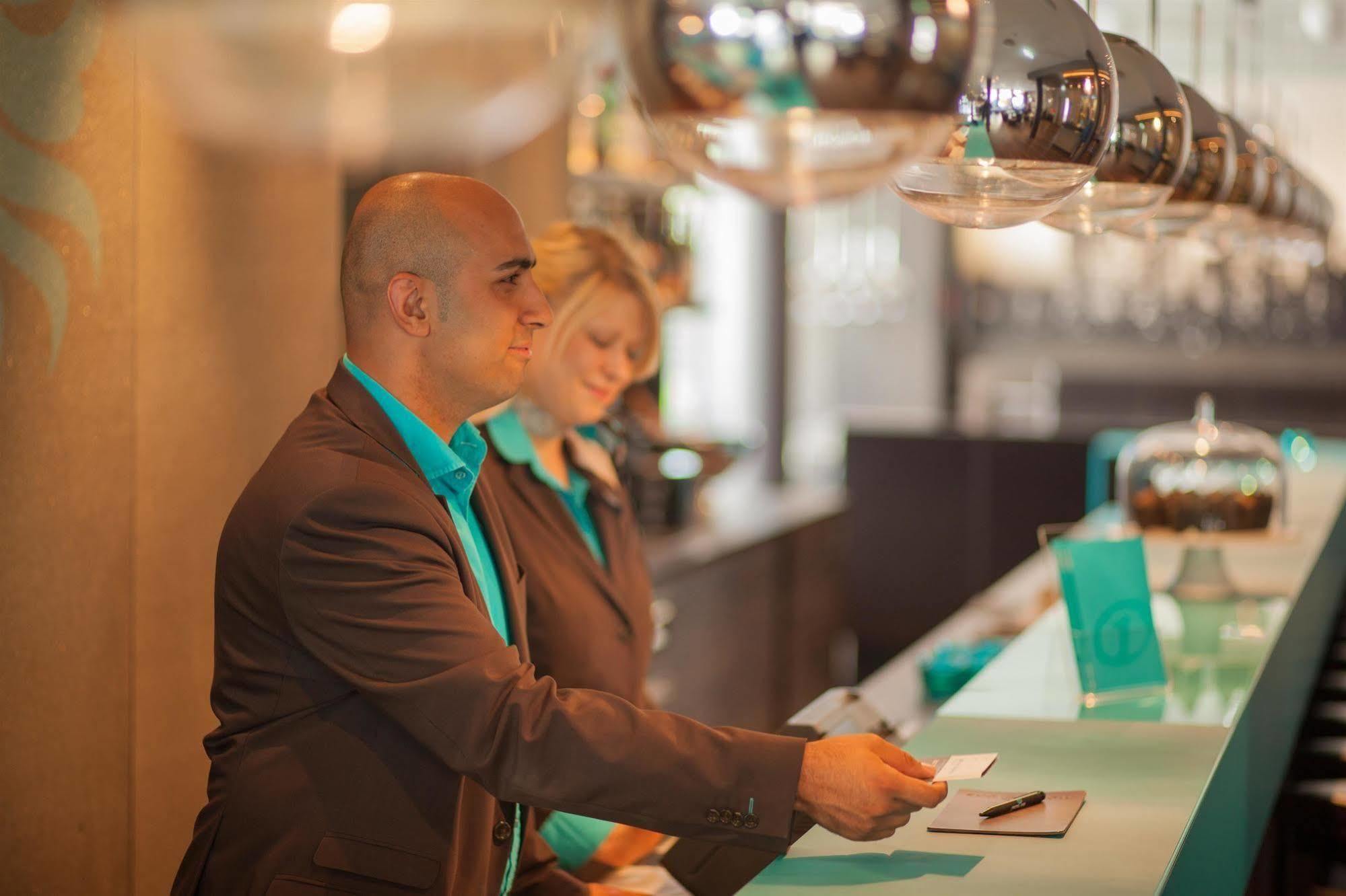 Motel One Frankfurt-Eastside Frankfurt am Main Ngoại thất bức ảnh