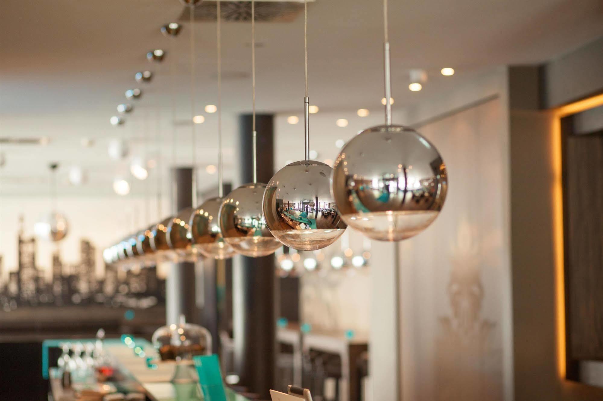 Motel One Frankfurt-Eastside Frankfurt am Main Ngoại thất bức ảnh